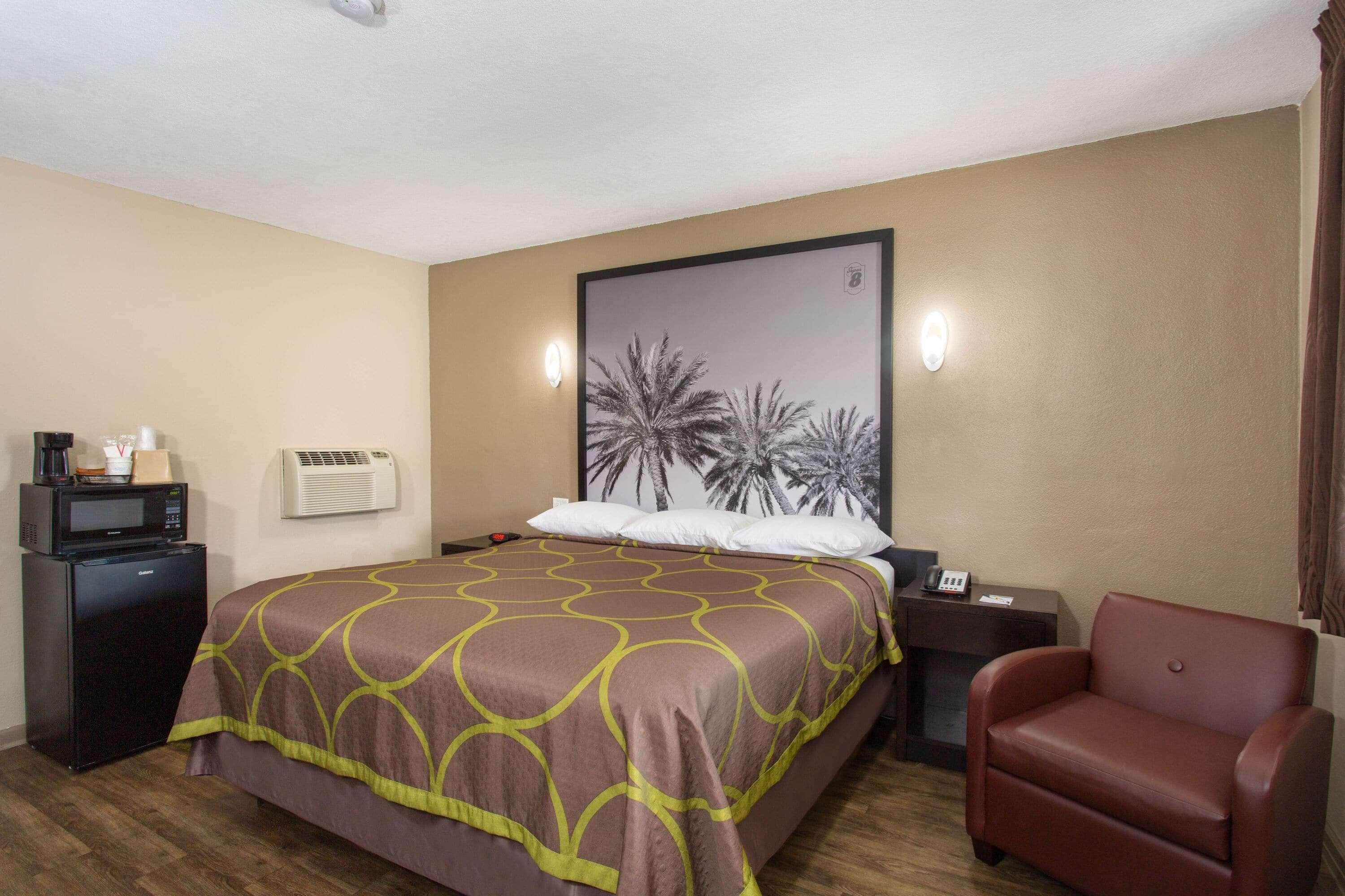 Super 8 By Wyndham Pensacola Nas Area Motel Beach Haven Exterior photo