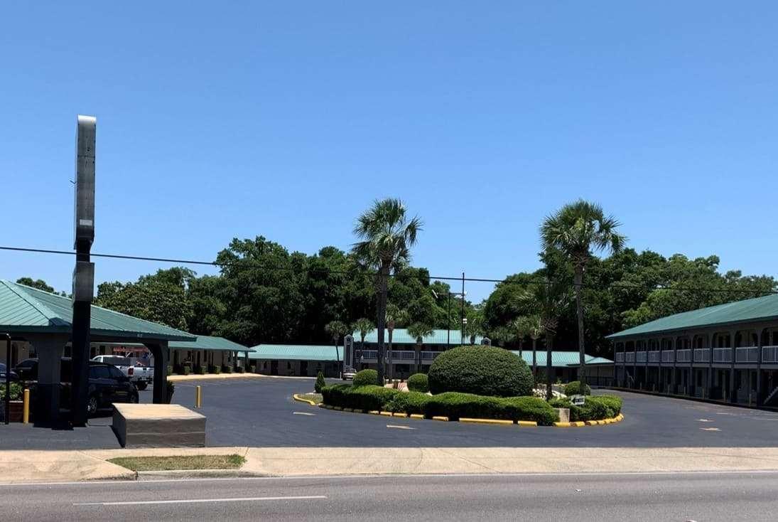 Super 8 By Wyndham Pensacola Nas Area Motel Beach Haven Exterior photo