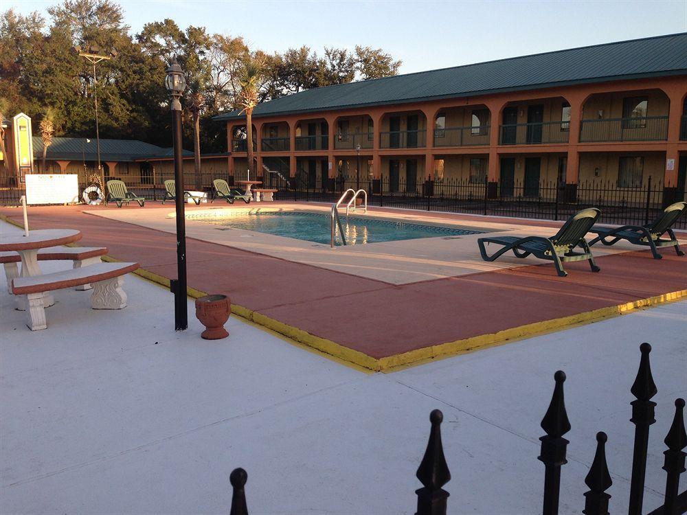 Super 8 By Wyndham Pensacola Nas Area Motel Beach Haven Exterior photo